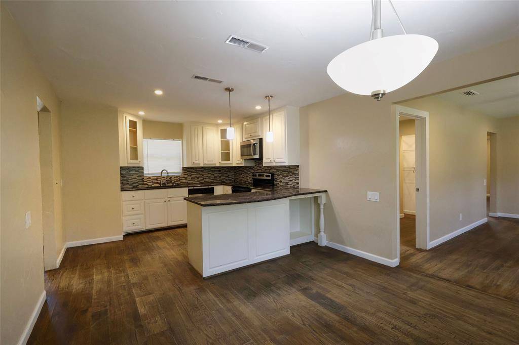 1004 W Cayuga Drive, Athens, TX 75751