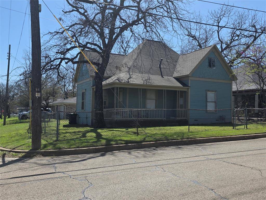 401 W Wilson Street, Cleburne, TX 76033
