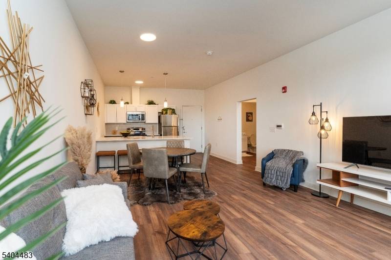 18 W Main St #218, Bound Brook Boro, NJ 08805