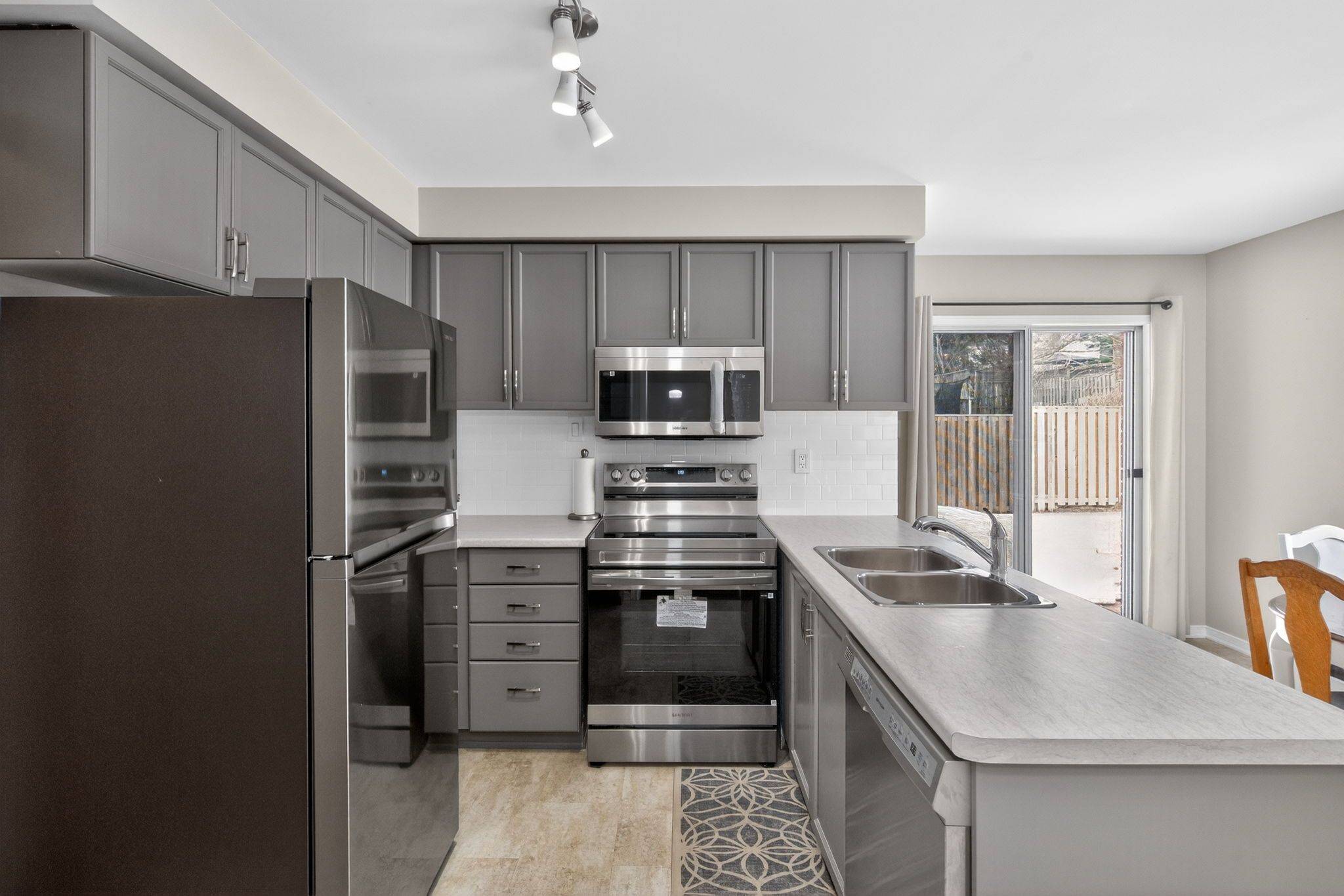 1 Mcdougall DR, Barrie, ON L4N 7J1