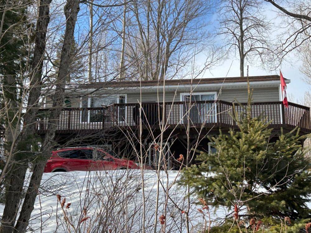 475 Chapman DR E, Magnetawan, ON P0A 1C0