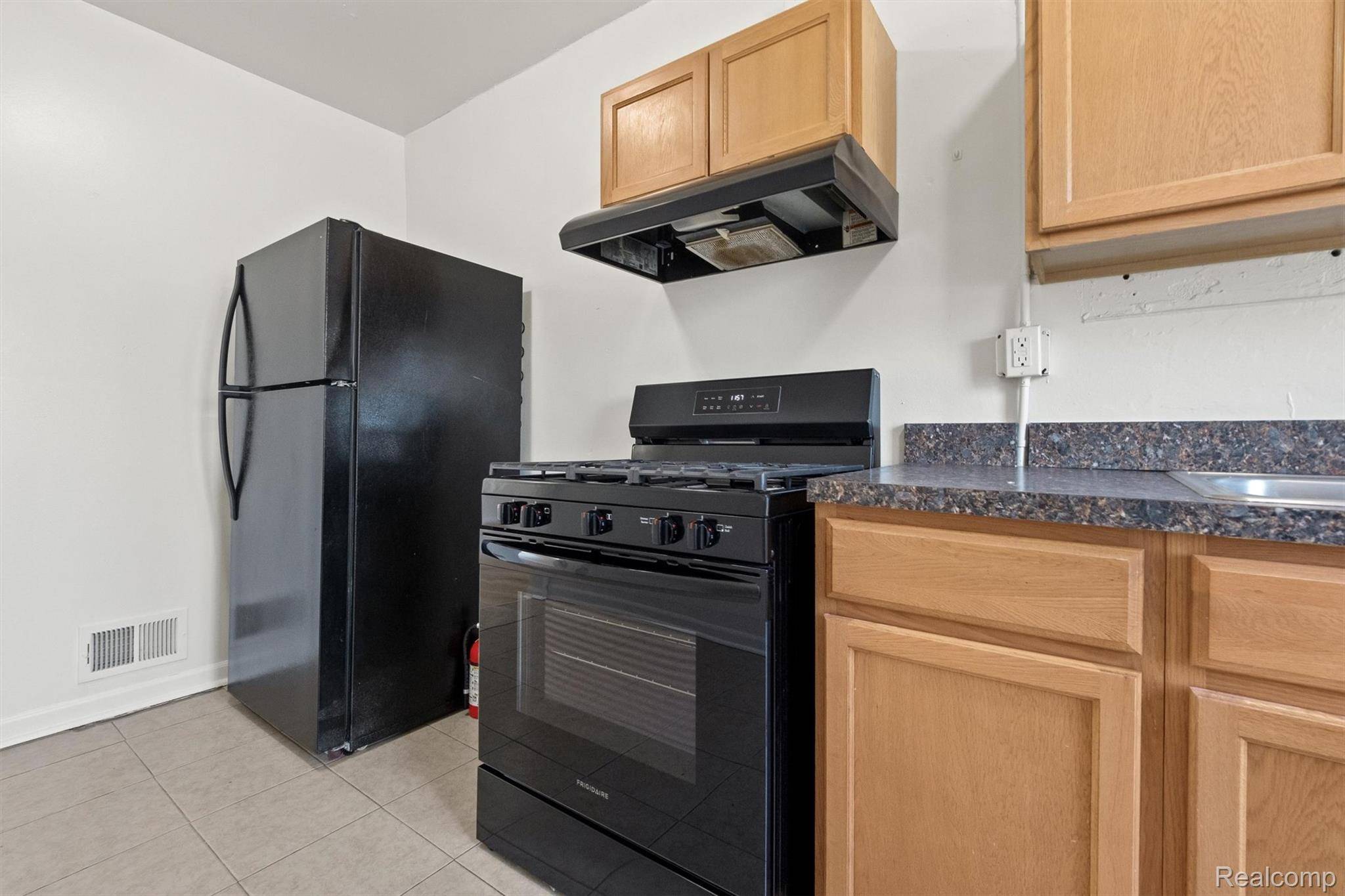 119 Cadillac ST, Pontiac, MI 48342