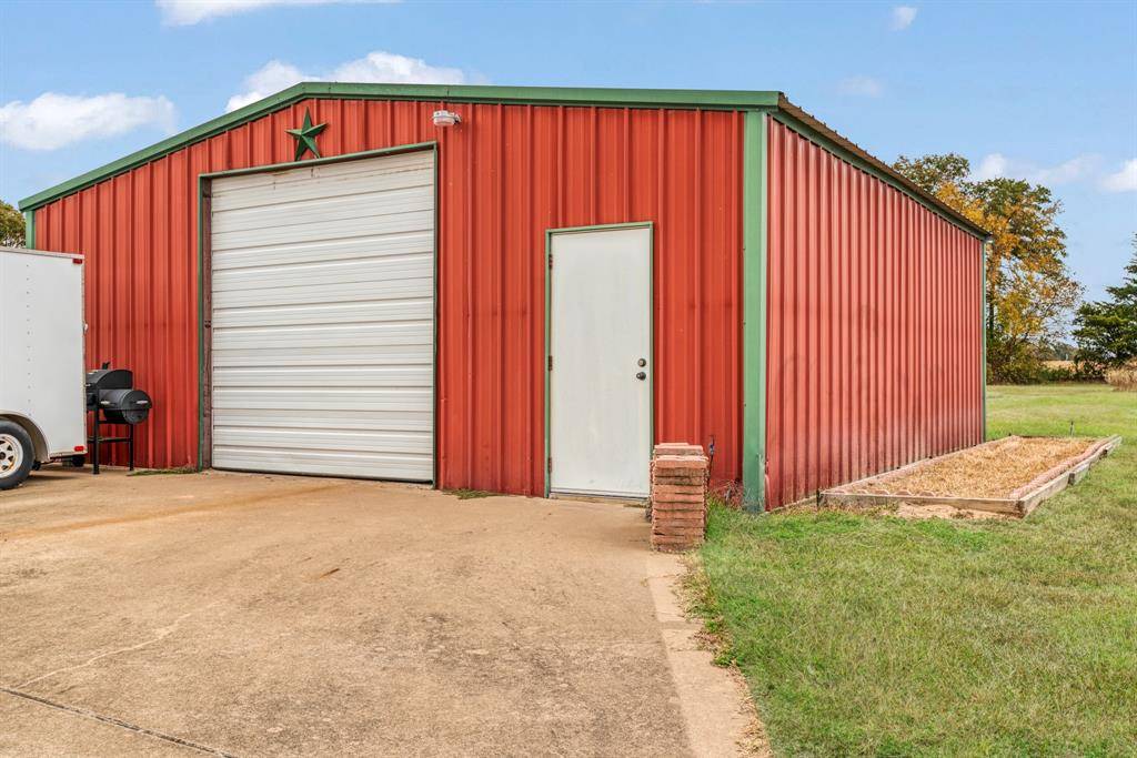 1005 E HWY 82, Blossom, TX 75416