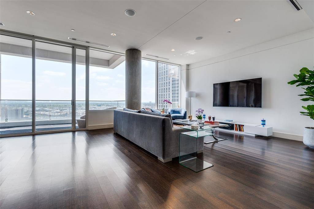 2408 Victory Park Lane #1132, Dallas, TX 75219