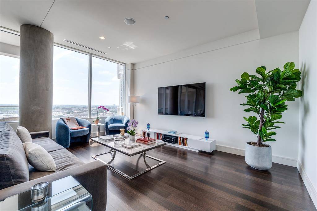 2408 Victory Park Lane #1132, Dallas, TX 75219