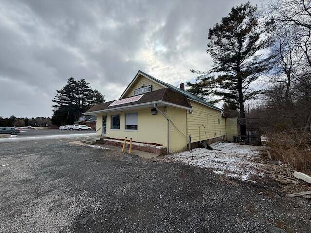 2494 S Lakeshore RD, Applegate Twp, MI 48469