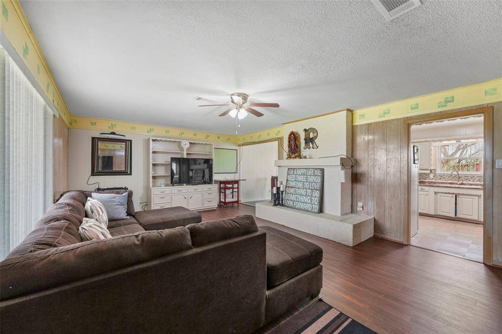 411 Vz County Road 3609, Edgewood, TX 75117