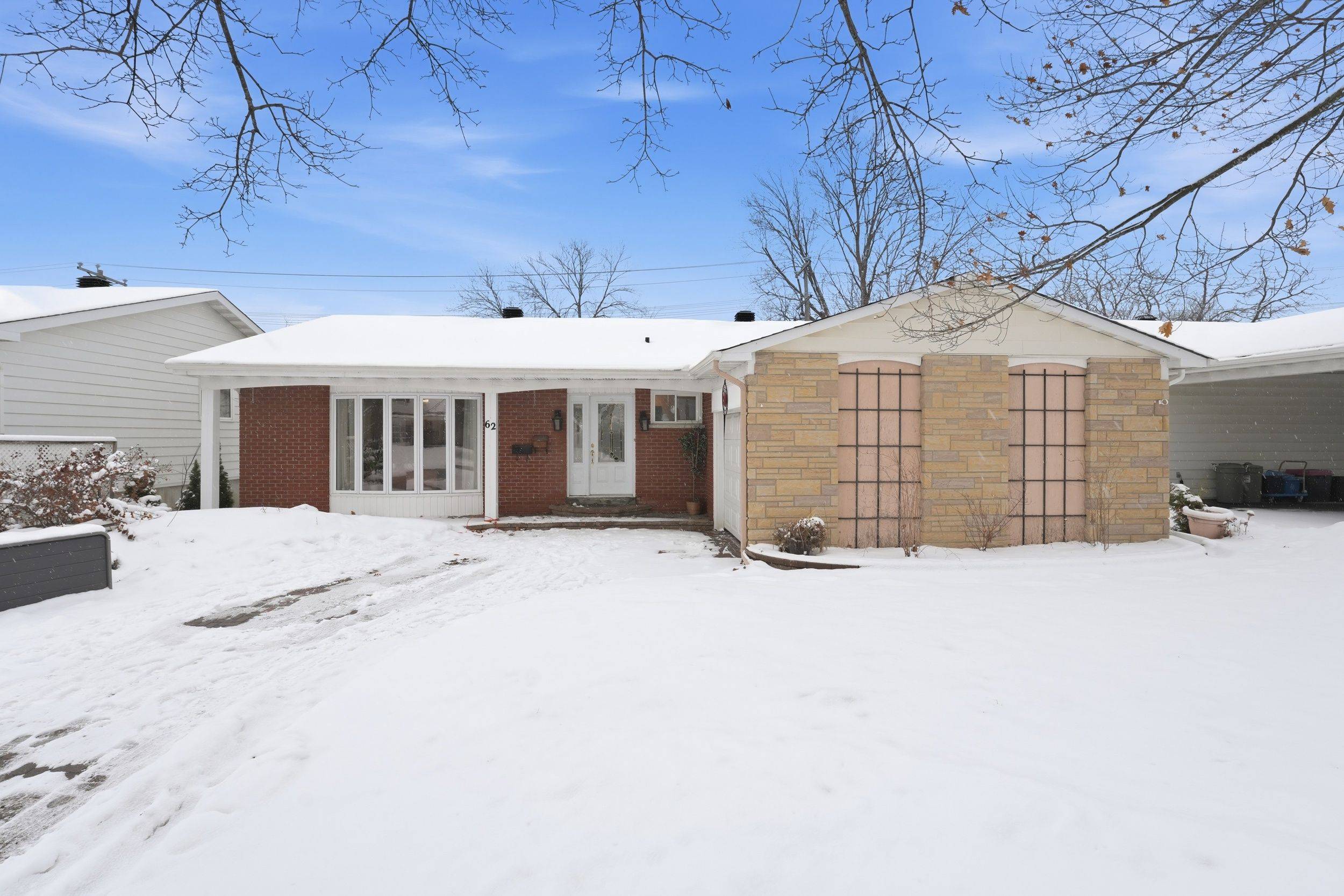 62 Bearbrook RD, Blackburn Hamlet, ON K1B 3E2