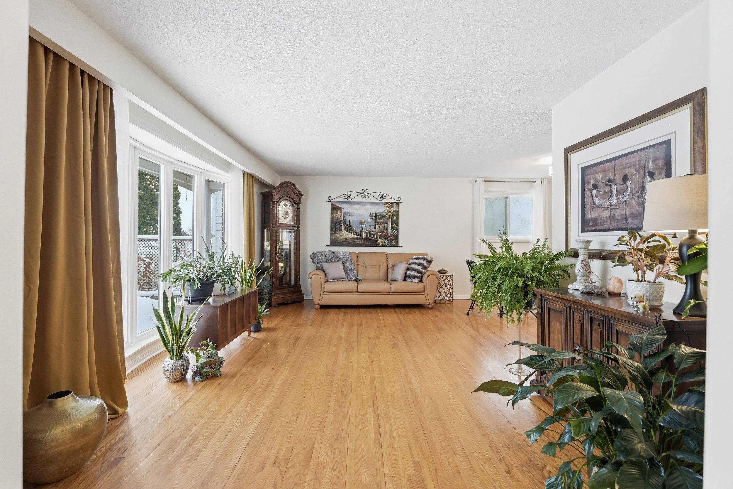 62 Bearbrook RD, Blackburn Hamlet, ON K1B 3E2