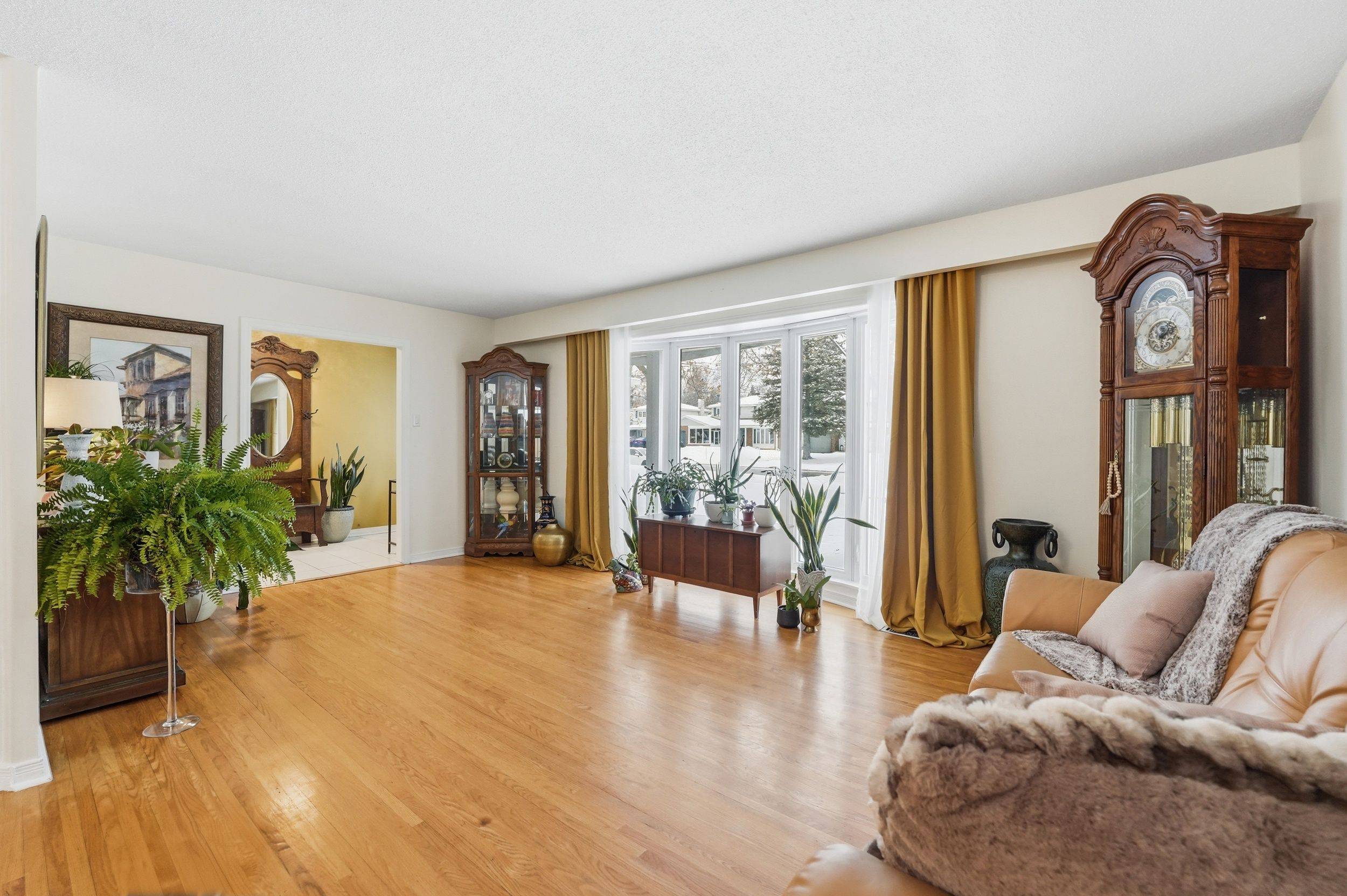 62 Bearbrook RD, Blackburn Hamlet, ON K1B 3E2