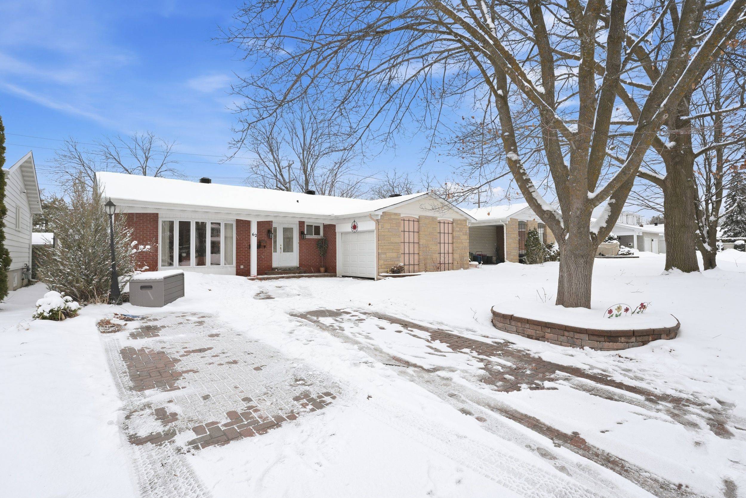 62 Bearbrook RD, Blackburn Hamlet, ON K1B 3E2