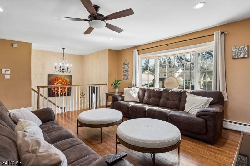 36 Williamsburg Dr, Roseland Boro, NJ 07068