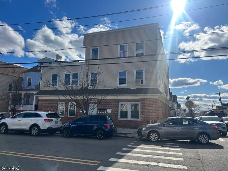 410 1St Ave, Elizabeth City, NJ 07206