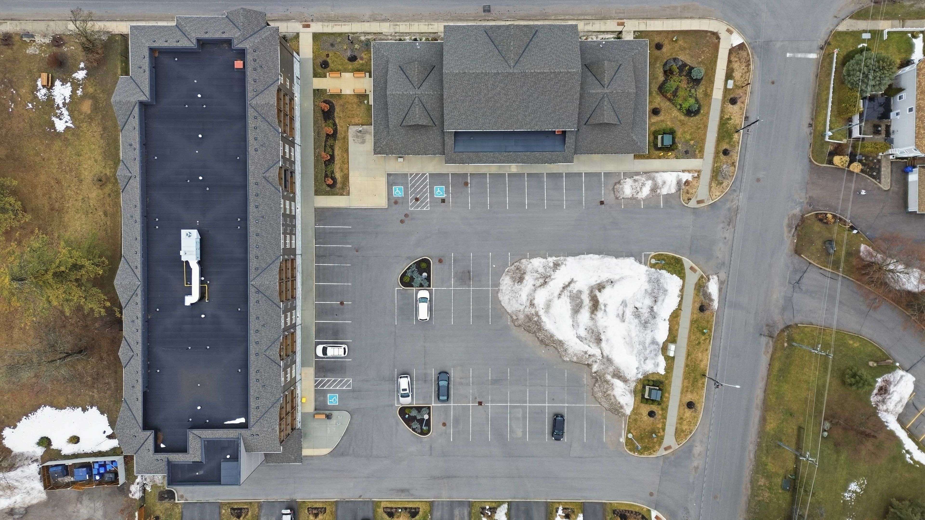 110 Grew BLVD #311, Georgina, ON L0E 1L0