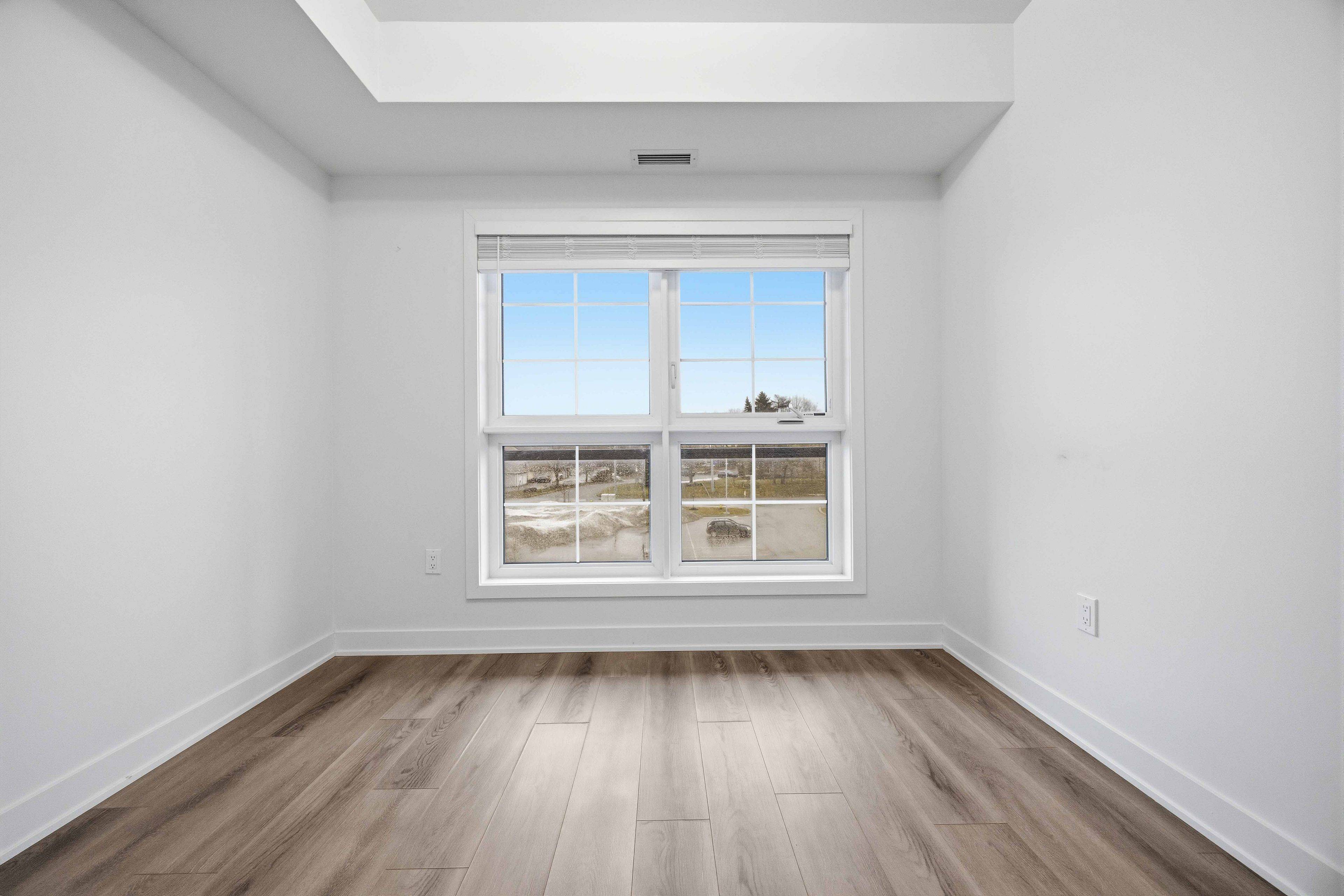 110 Grew BLVD #311, Georgina, ON L0E 1L0