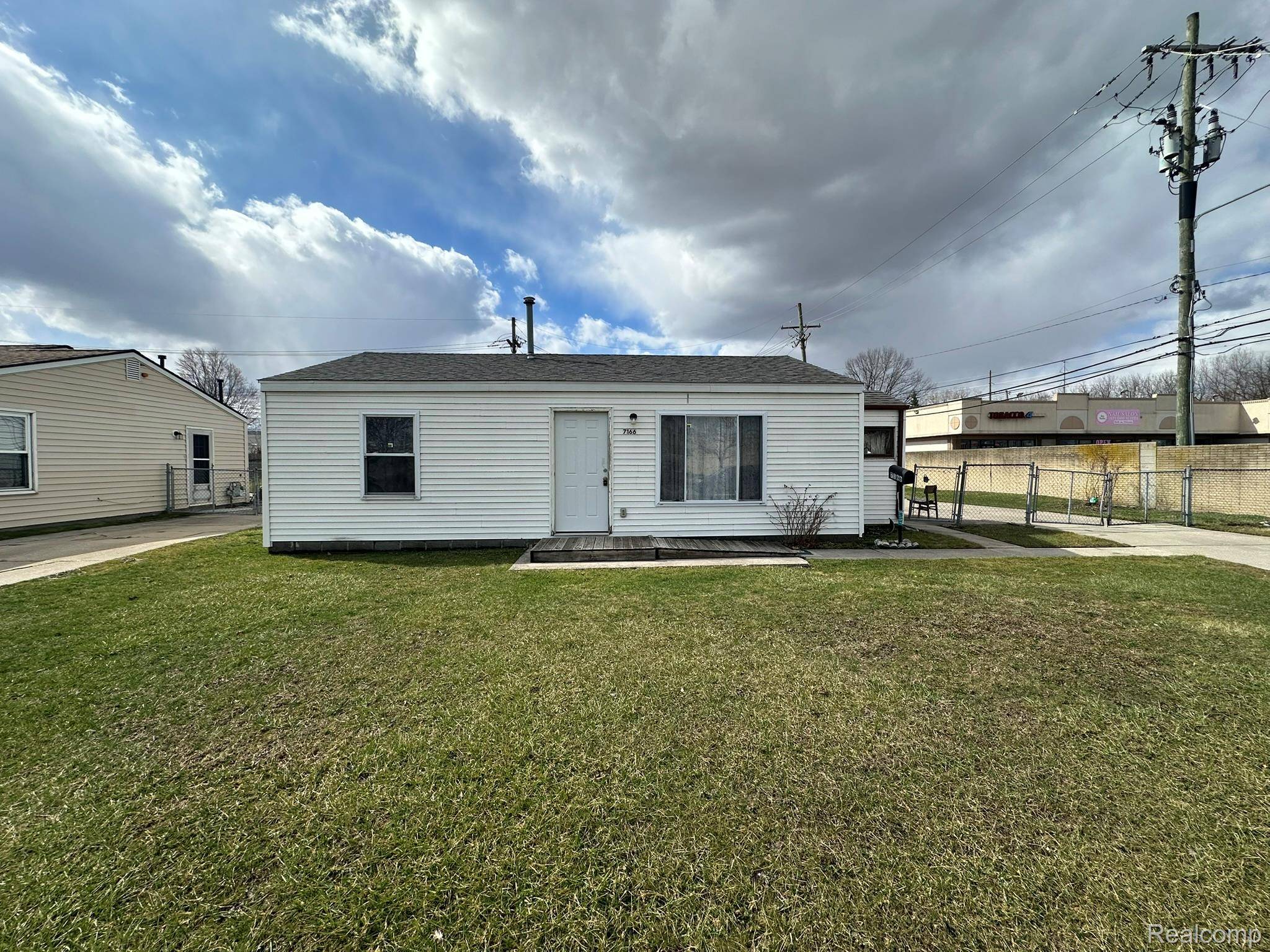 7166 Pardee RD, Taylor, MI 48180