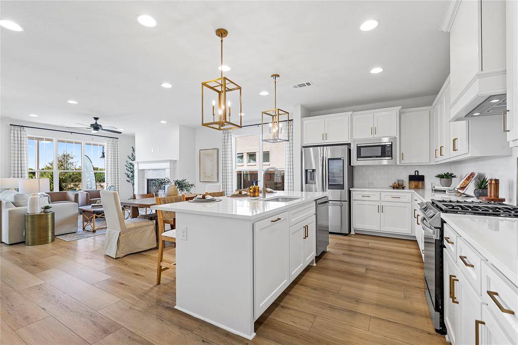 1017 Karis Boulevard, Crowley, TX 76036