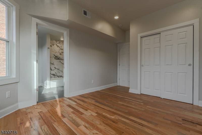 882 S 14Th St #2, Newark City, NJ 07108