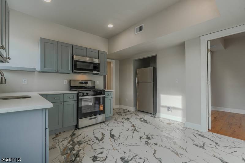 882 S 14Th St #2, Newark City, NJ 07108