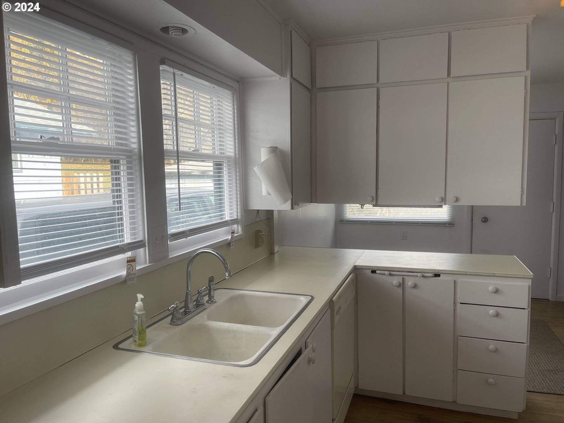 240 N COURT ST, Heppner, OR 97836