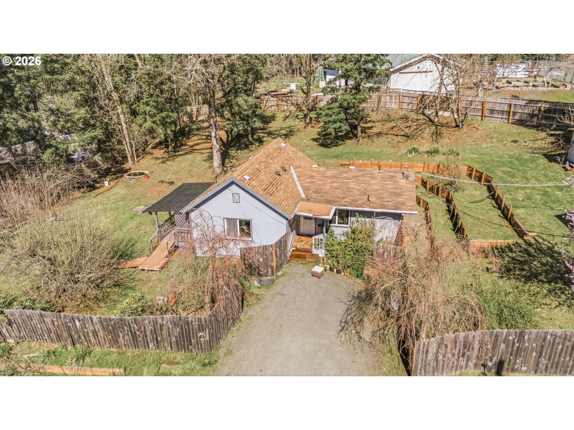 1375 PLEASANT VIEW DR, Cottage Grove, OR 97424