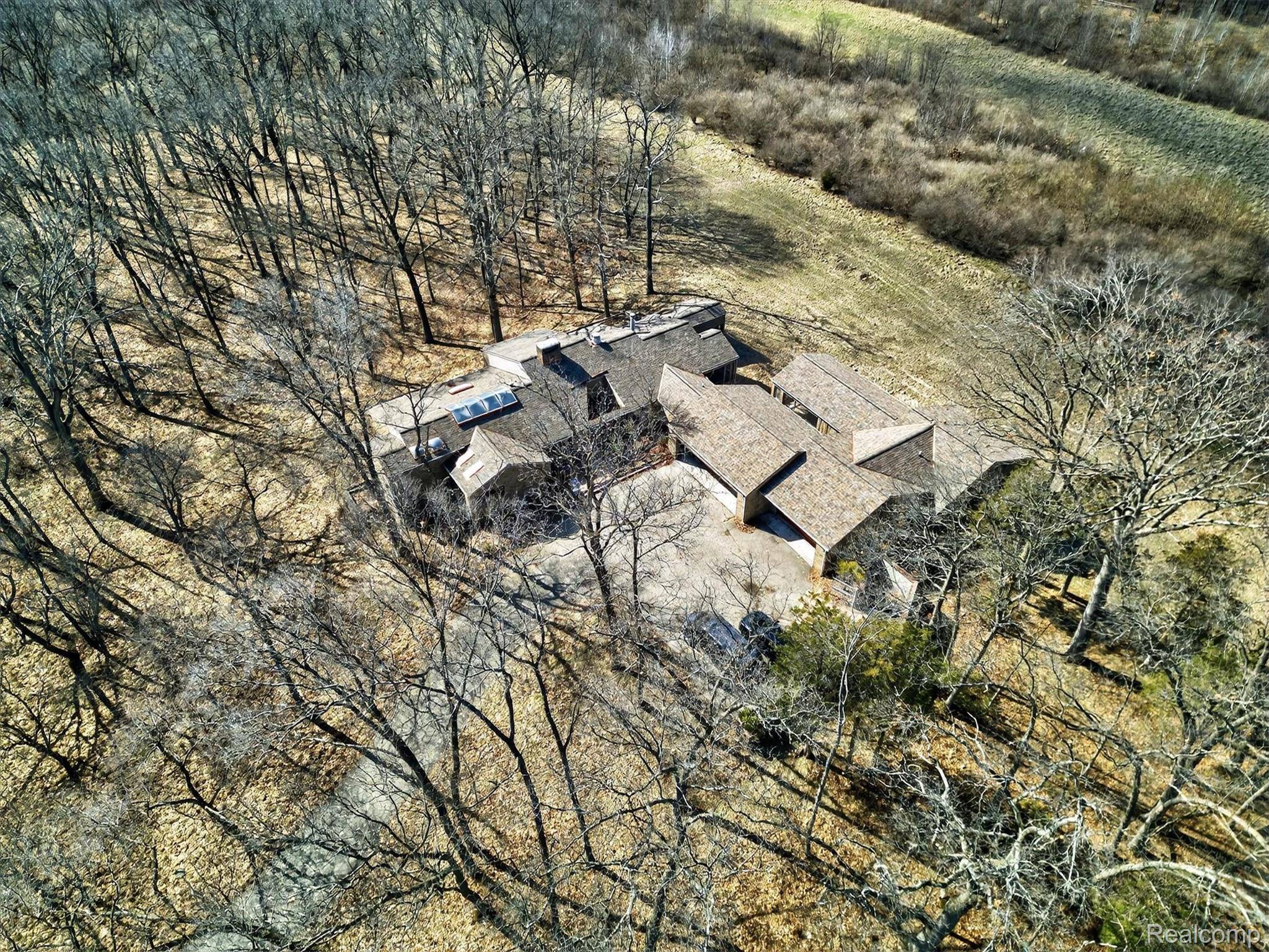 2551 Patterson Lake RD, Putnam Township, MI 48169