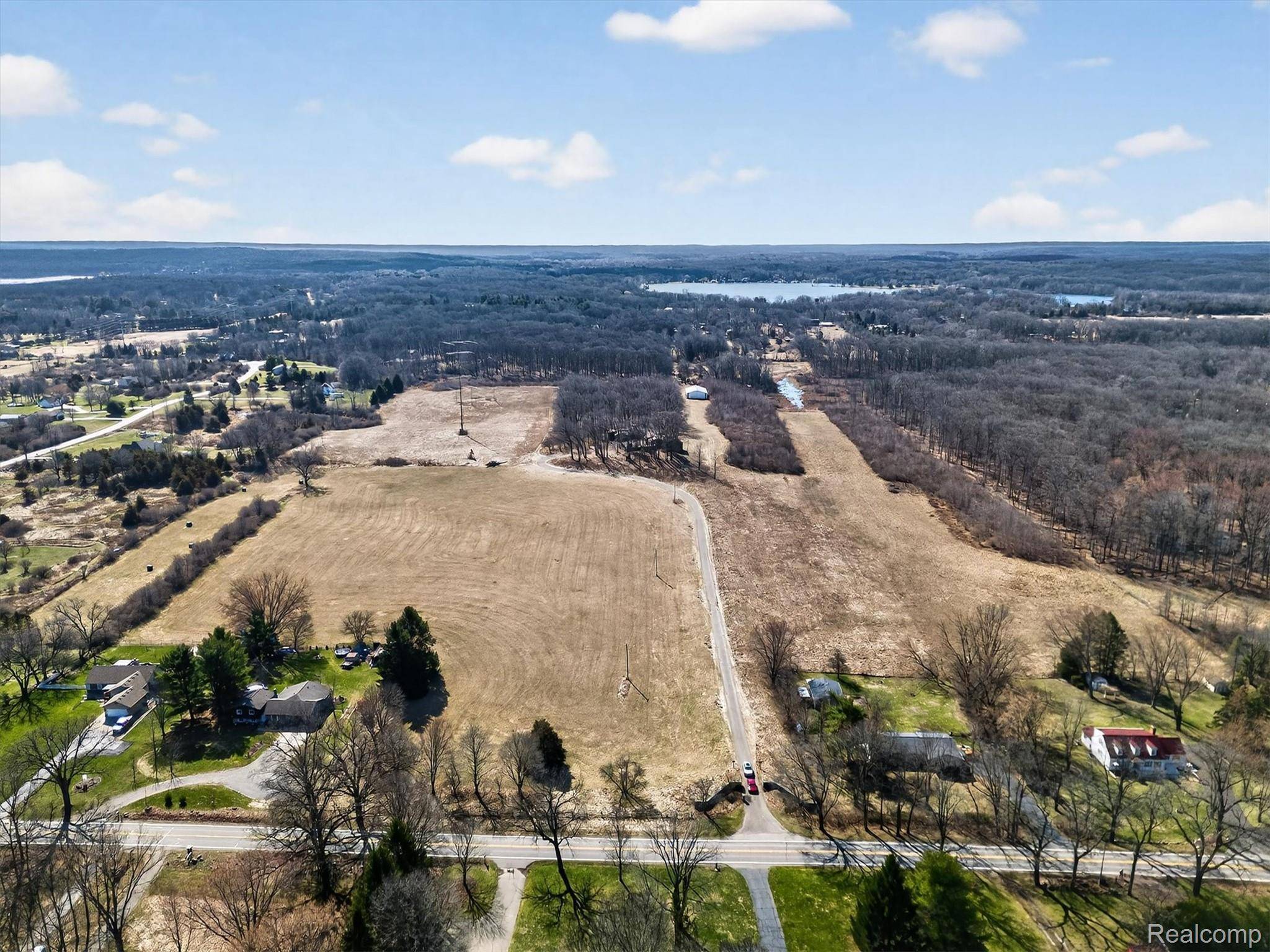 2551 Patterson Lake RD, Putnam Township, MI 48169