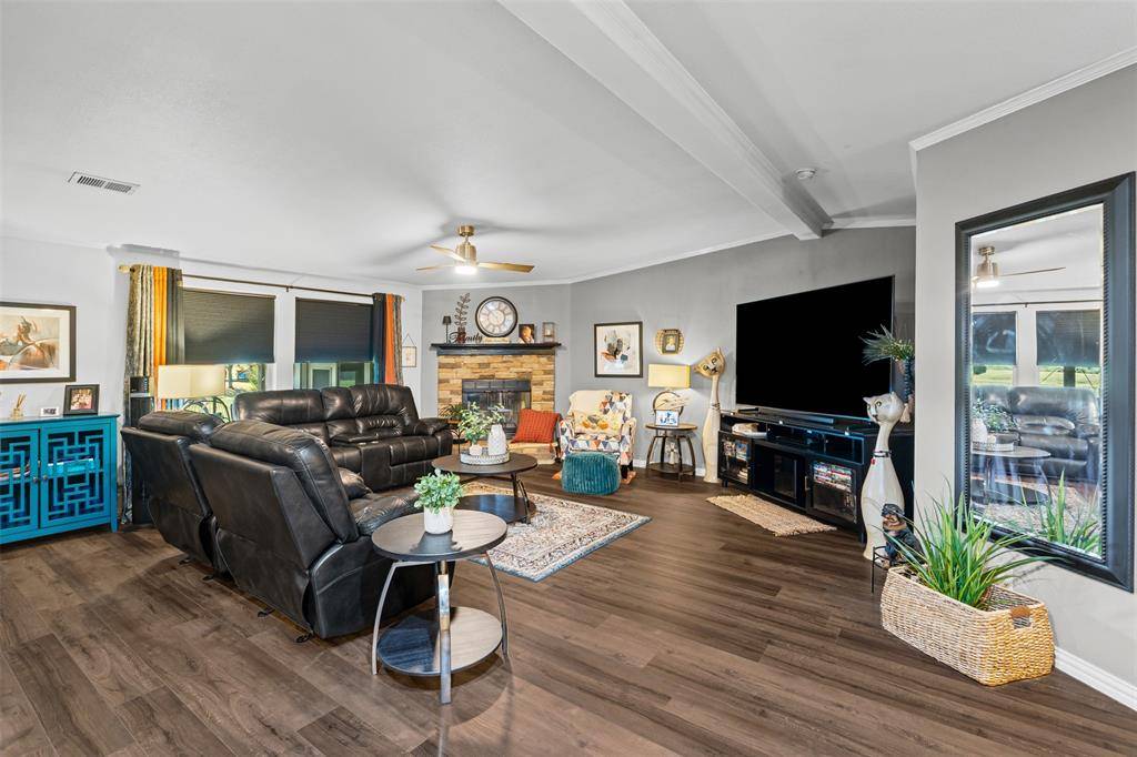 1465 County Road 3690 Road, Paradise, TX 76073