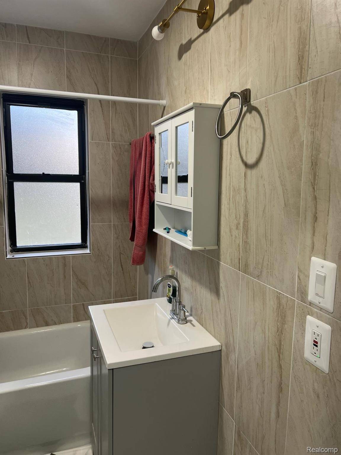 13500 Fenelon ST, Detroit, MI 48212