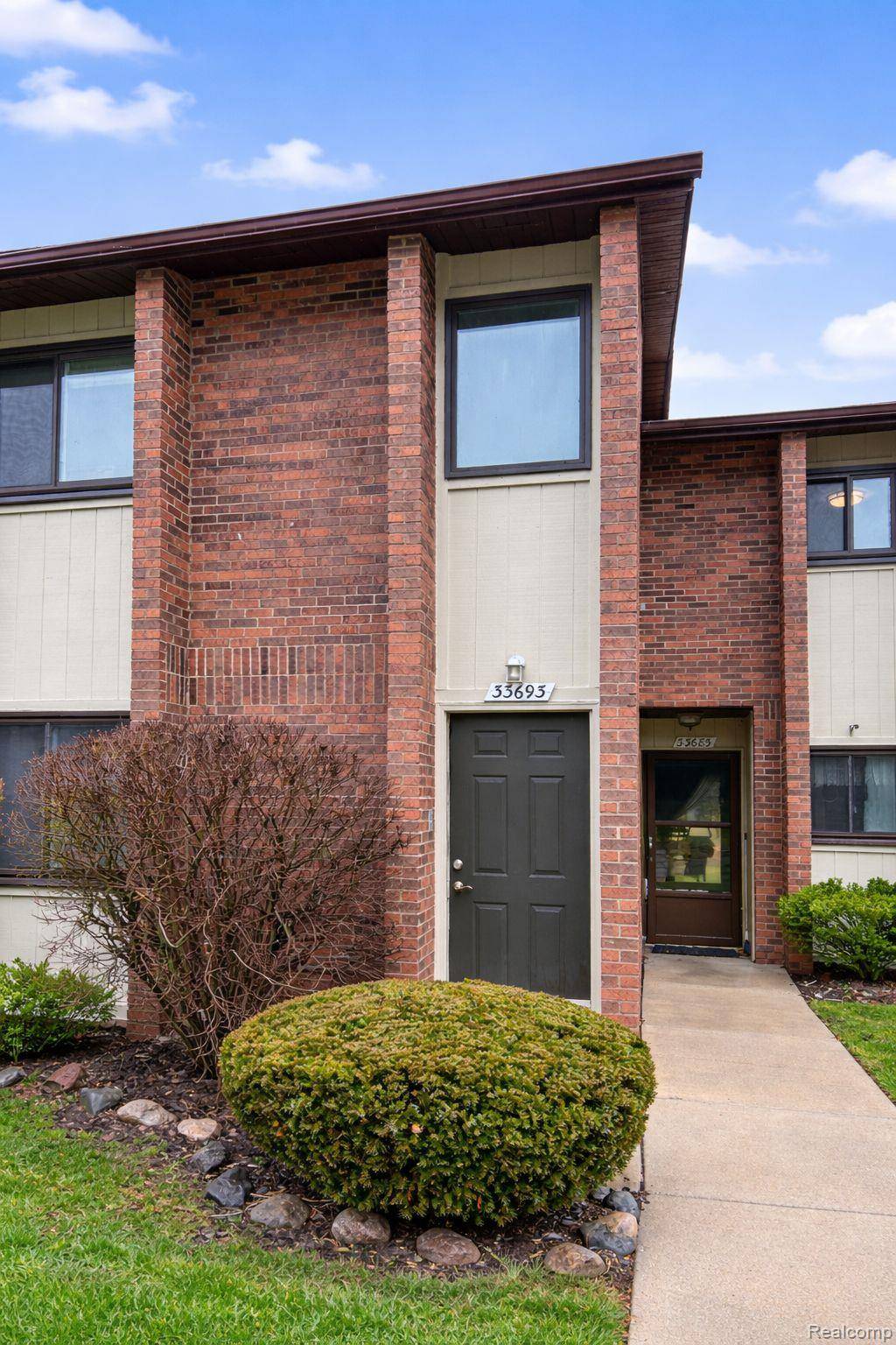 33693 Pondview CIR, Livonia, MI 48152