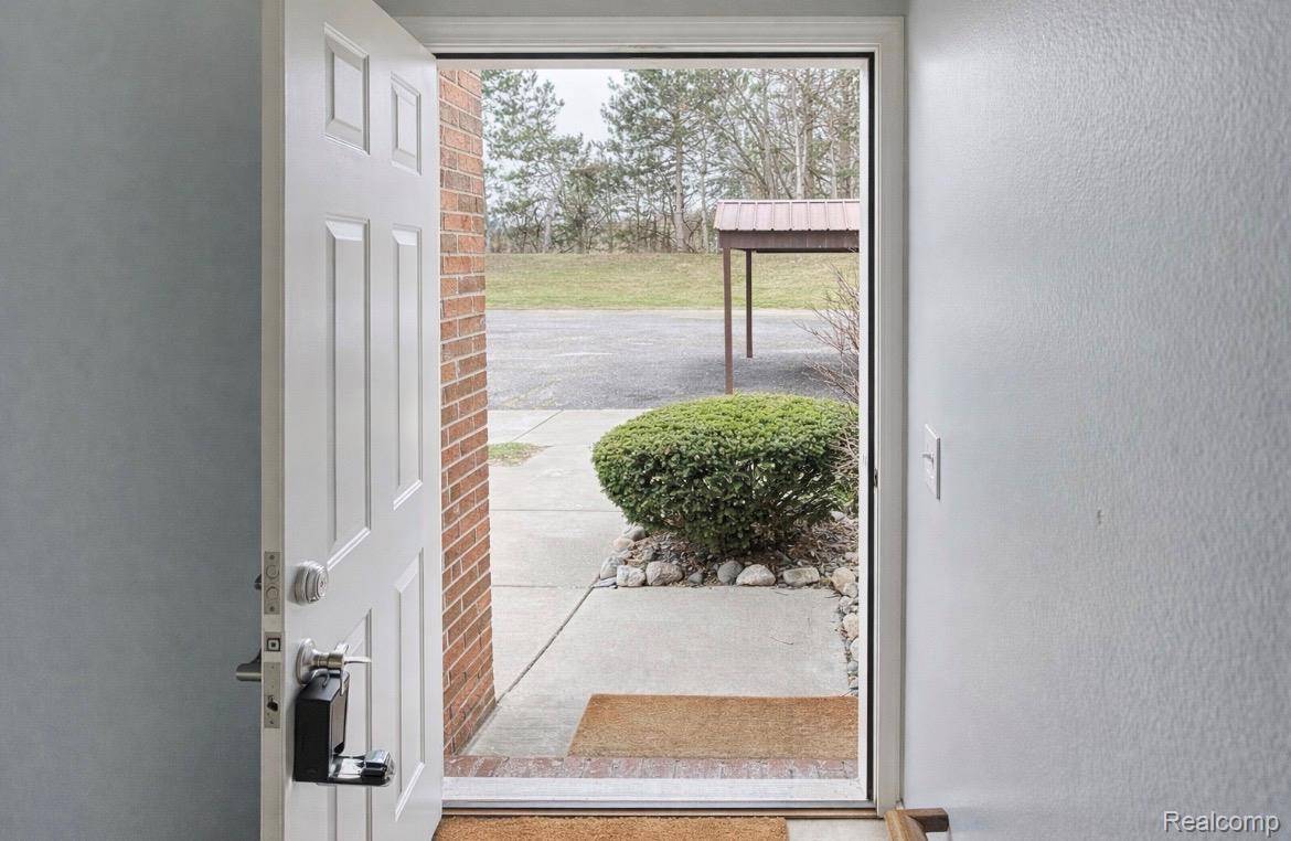 33693 Pondview CIR, Livonia, MI 48152