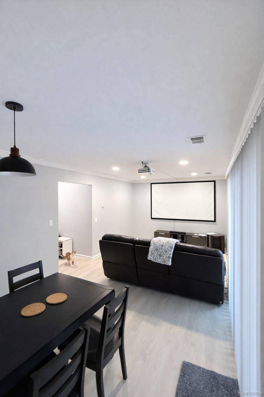 33693 Pondview CIR, Livoniacity_wayne, MI 48152