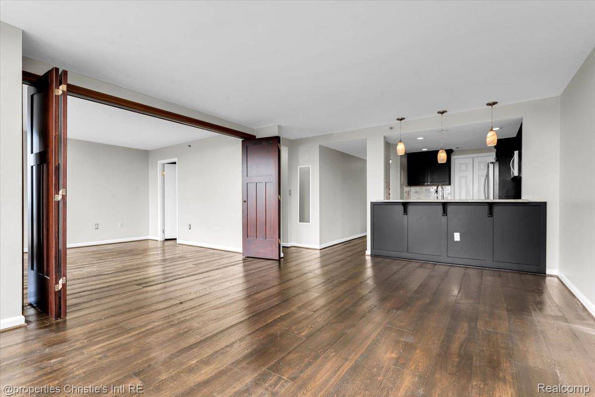 250 E Harbortown DR #1302, Detroit, MI 48207