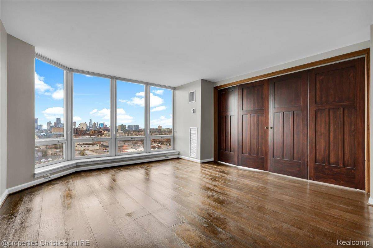 250 E Harbortown DR #1302, Detroit, MI 48207