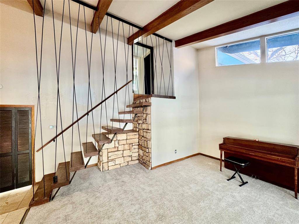 2000 Mill Creek Drive, Arlington, TX 76010