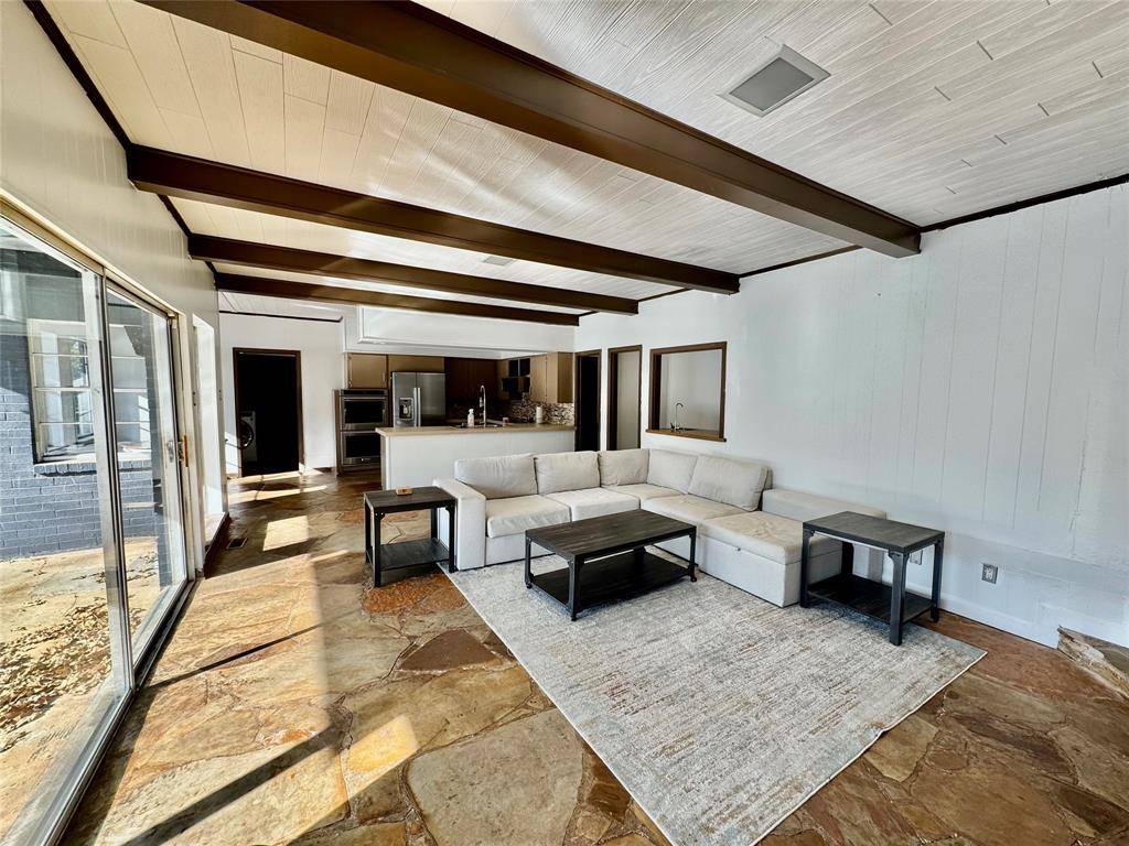 2000 Mill Creek Drive, Arlington, TX 76010