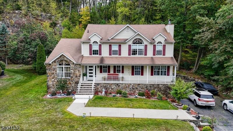 22 Cherbourg Dr, West Milford Twp., NJ 07480