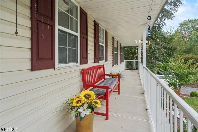 22 Cherbourg Dr, West Milford Twp., NJ 07480