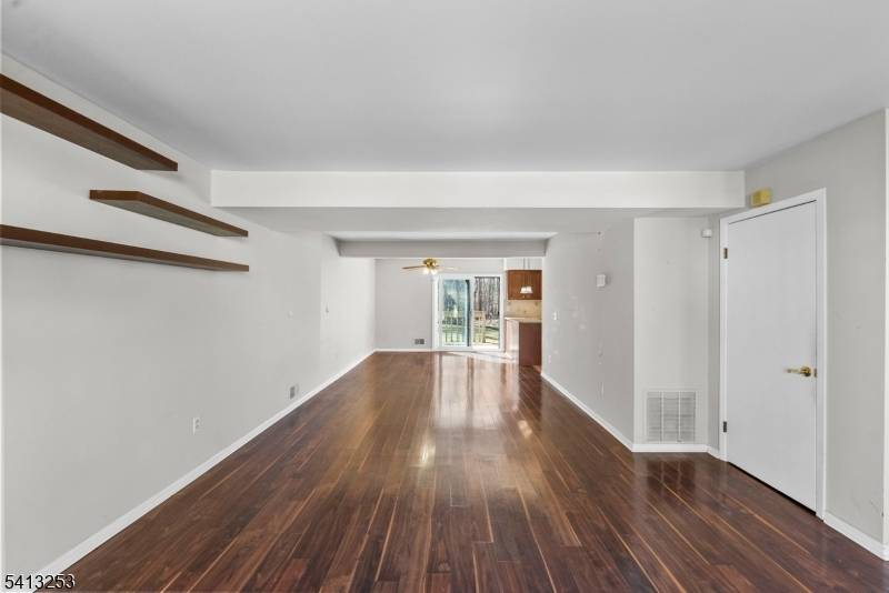 395 Mohegan Cir, Andover Twp., NJ 07848