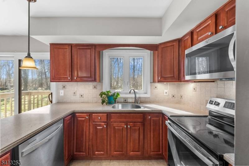 395 Mohegan Cir, Andover Twp., NJ 07848