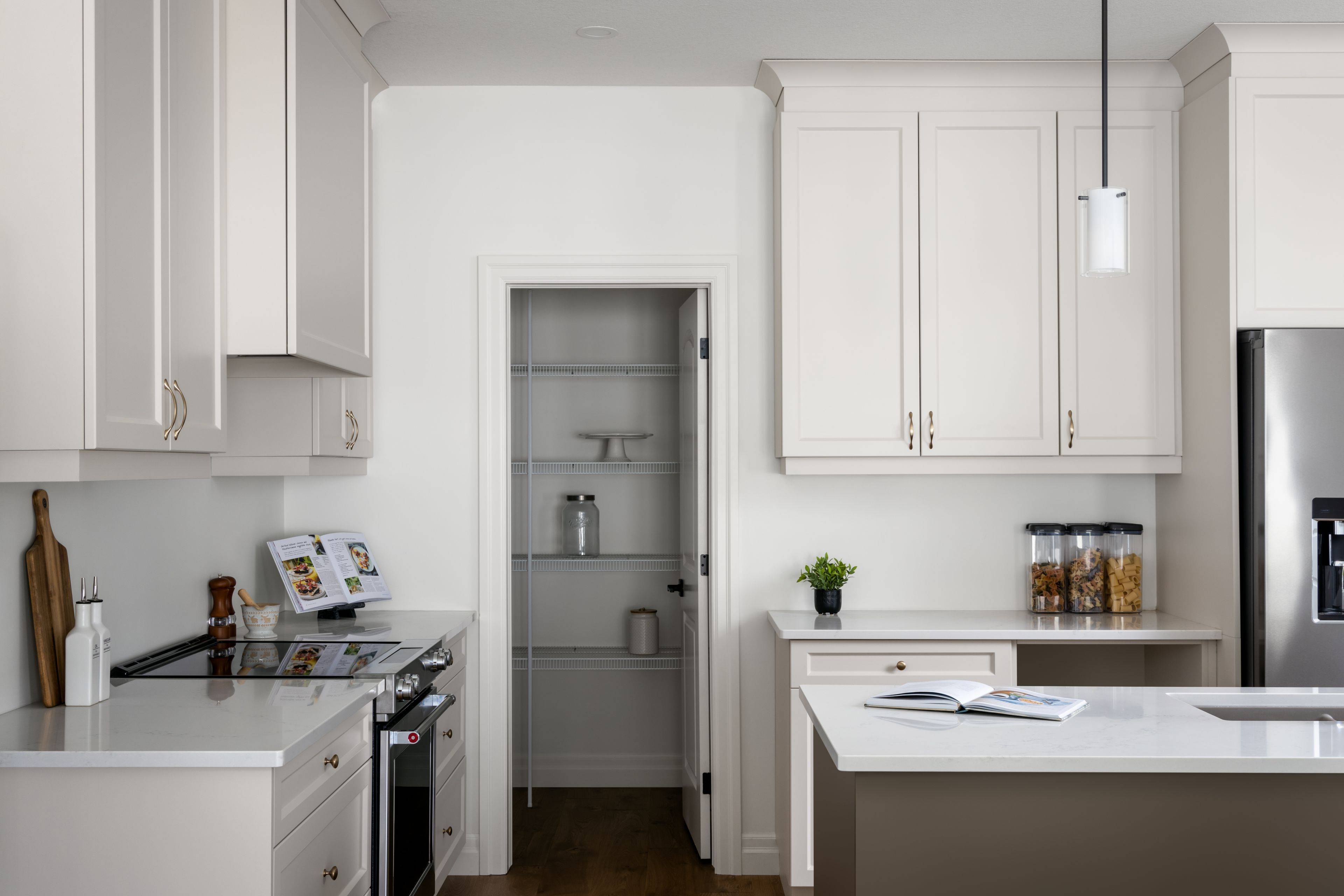 321 Harvest LN, Thames Centre, ON N0L 1G2