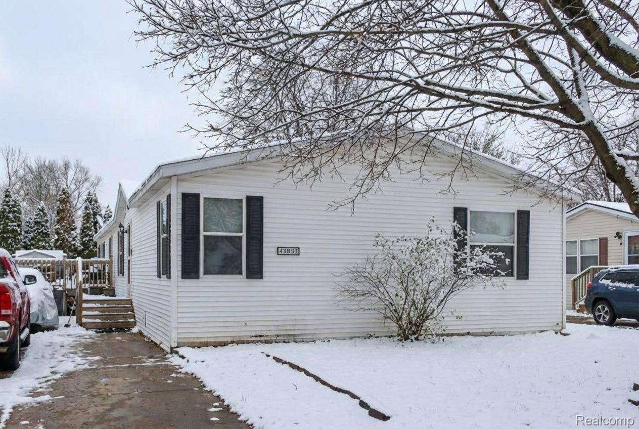 43852 Eureka DR, Clinton Charter Township, MI 48036
