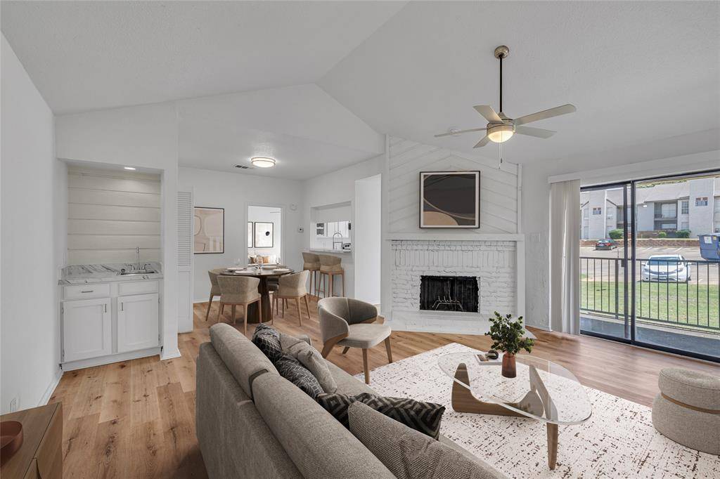 6040 Stoneybrook Drive, Fort Worth, TX 76112
