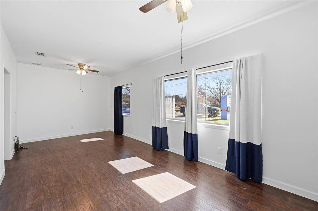 1927 W Arkansas Lane, Pantego, TX 76013