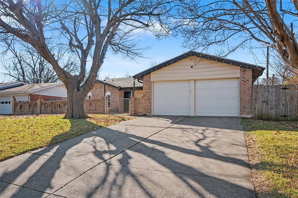 2002 Cottie Lane, Arlington, TX 76010