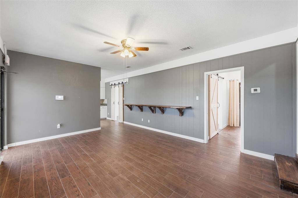 1927 Arkansas Lane, Pantego, TX 76013