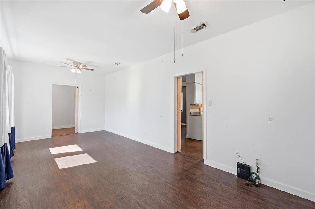 1927 Arkansas Lane, Pantego, TX 76013