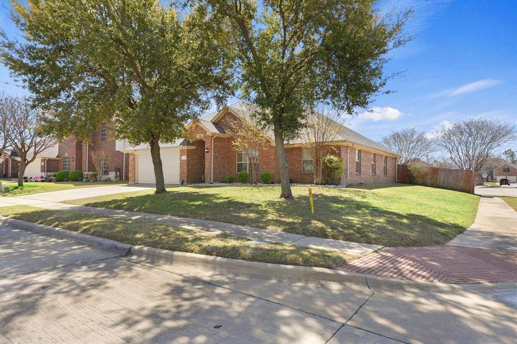 919 Fleetwood Cove Drive, Grand Prairie, TX 75052