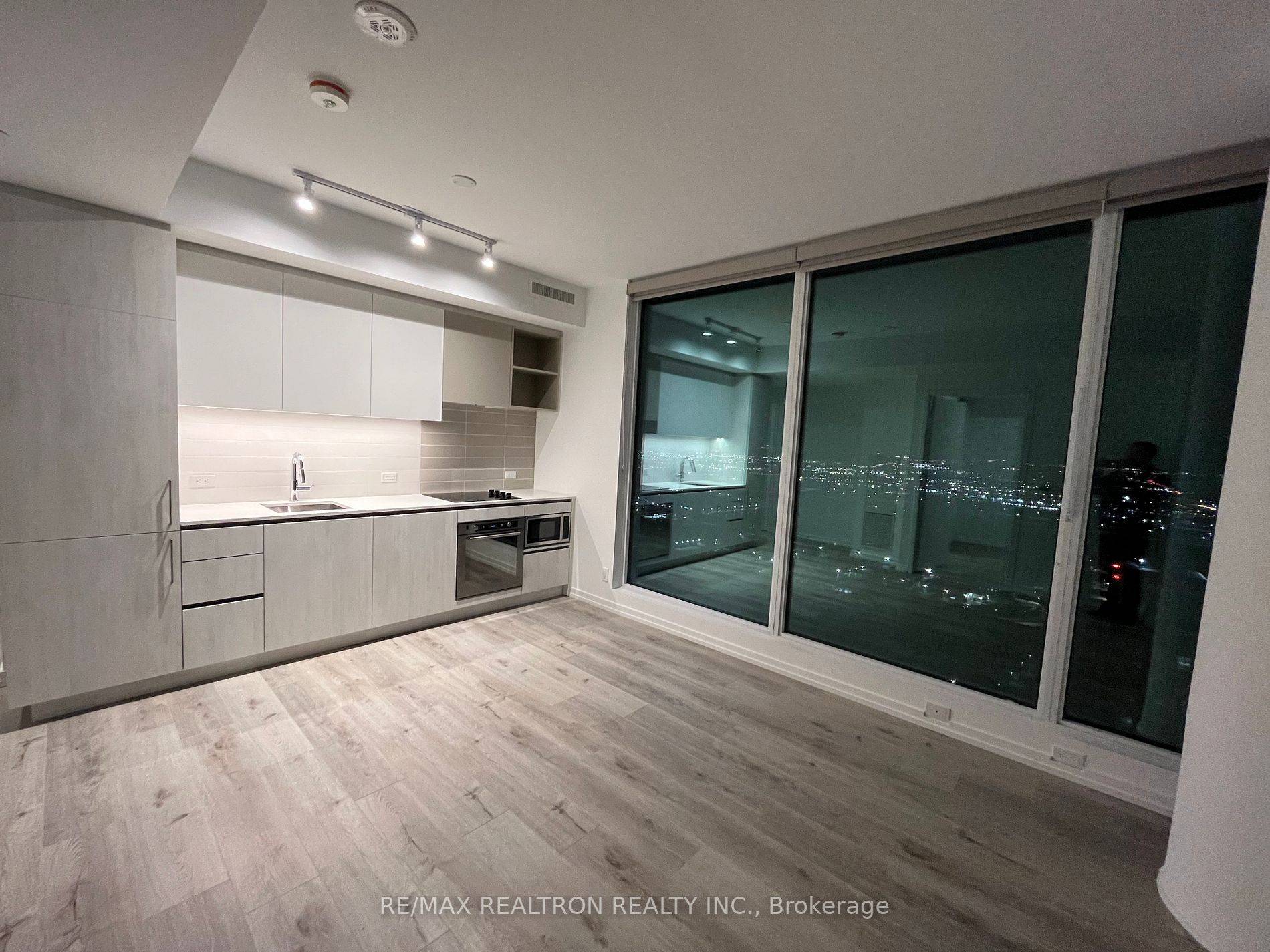 1000 Portage Pkwy #5005, Vaughan, ON L4K 0L1