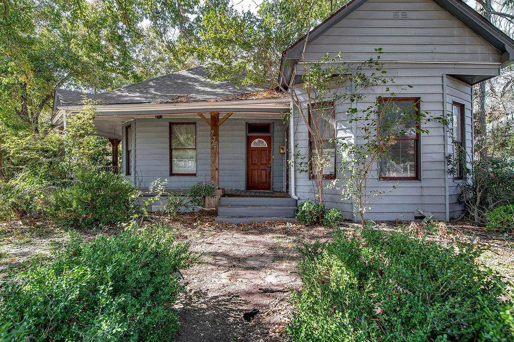 735 N Robinson Street, Cleburne, TX 76031